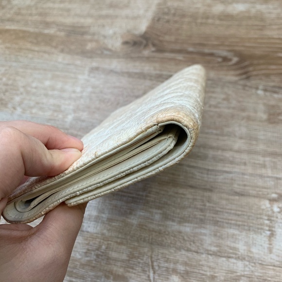 Chanel Off White Quilted Clutch Wallet. - Picture 5 of 8